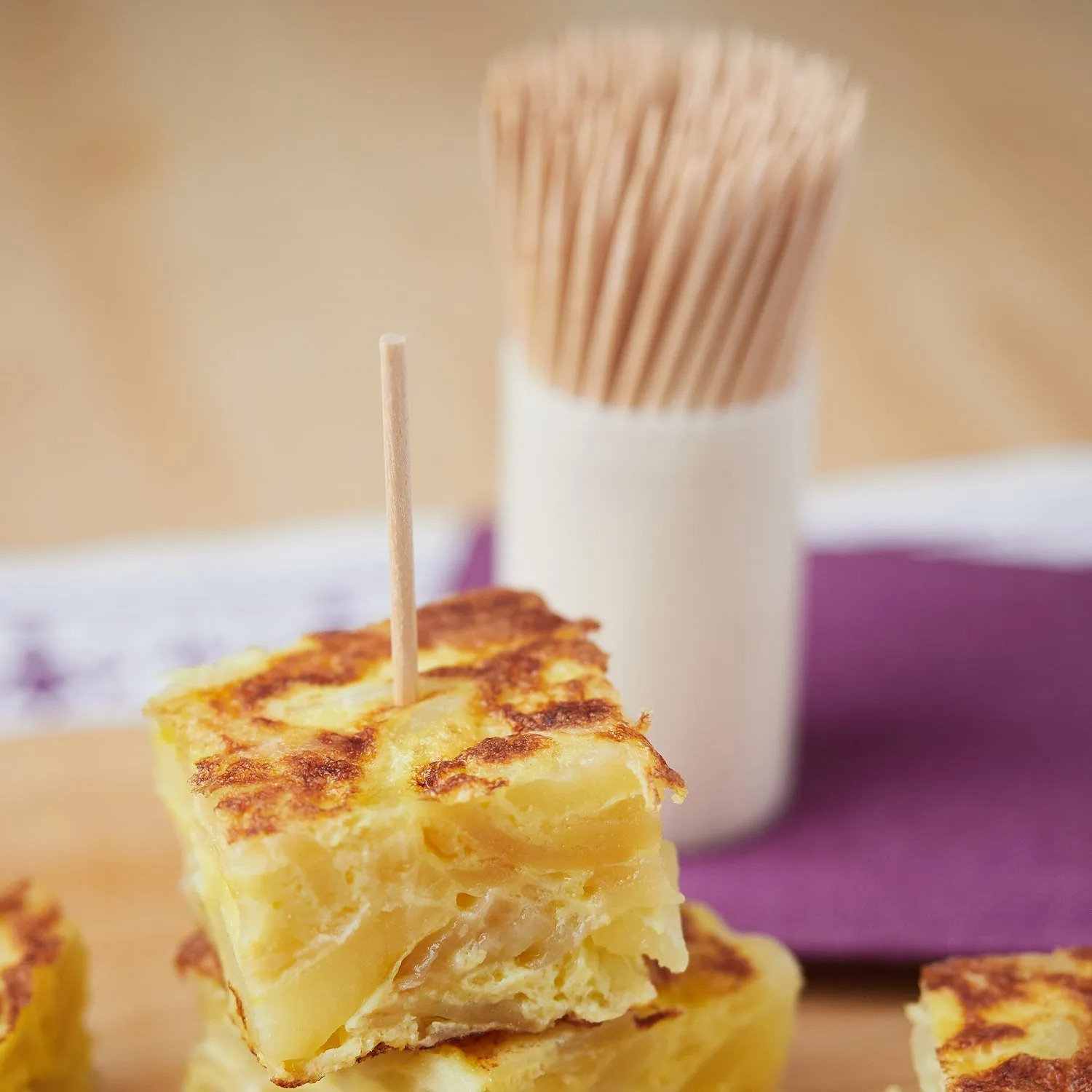 Simple Wooden Toothpicks with Dispenser Box